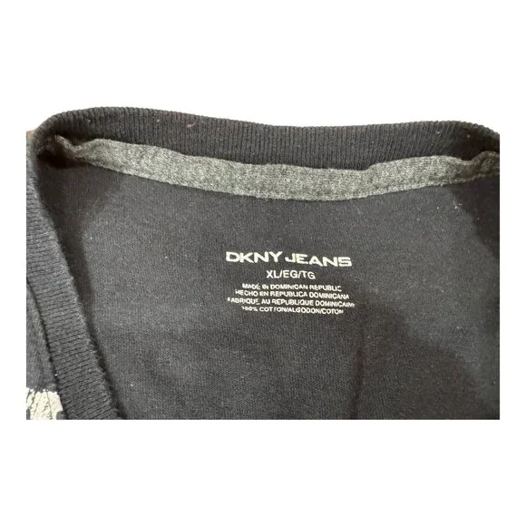 DKNY Jeans NYC Crest Graphic Tee XL Black Tribeca SoHo Village V-Neck - Picture 3 of 8
